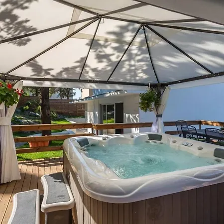 Bila Vila - Where Life Meets Luxury & Nature Split