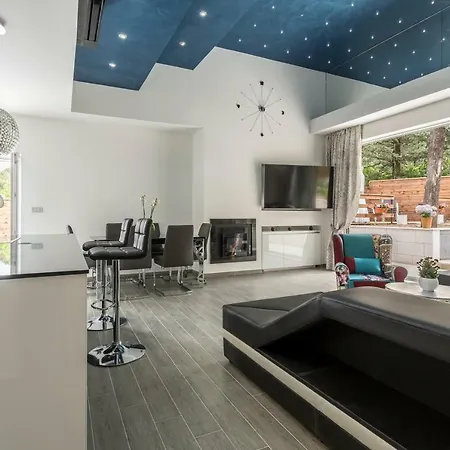 Bila Vila - Where Life Meets Luxury & Nature Split