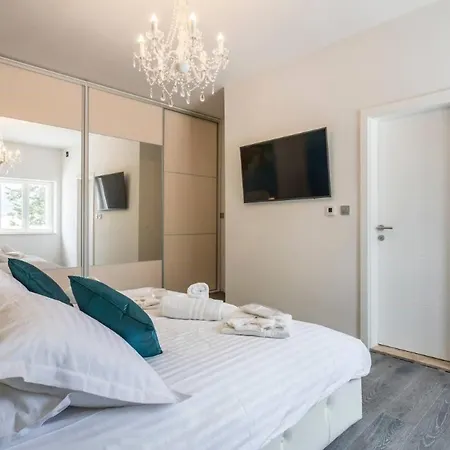 Bila Vila - Where Life Meets Luxury & Nature Σπλιτ